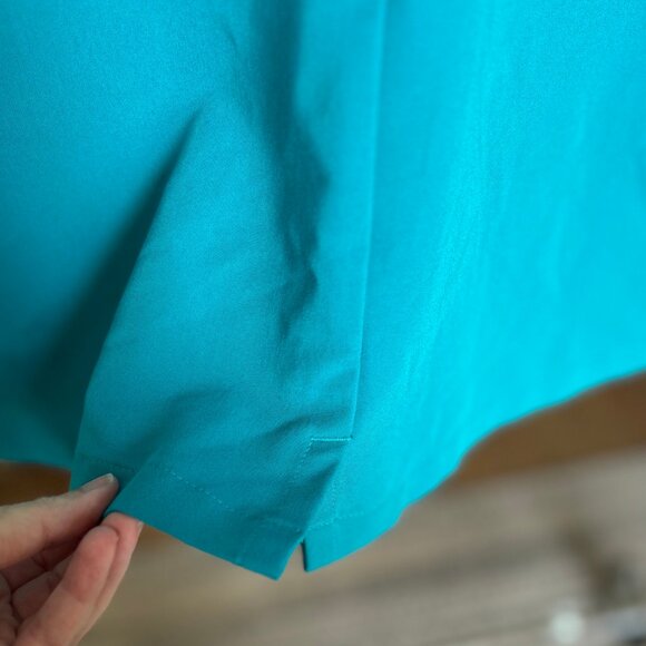 FIGS Oran Scrub Top V Neck Turquoise w/ Navy Trim and Slash Pockets Womens Sz M - Picture 6 of 7